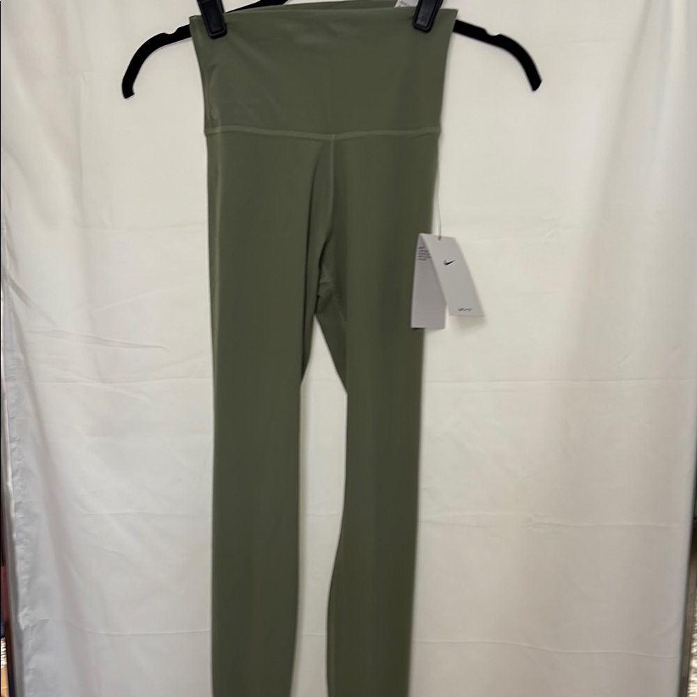 Nike Green Training Leggings High-Waisted Tight Fit 7/8 Length Athletic-ware